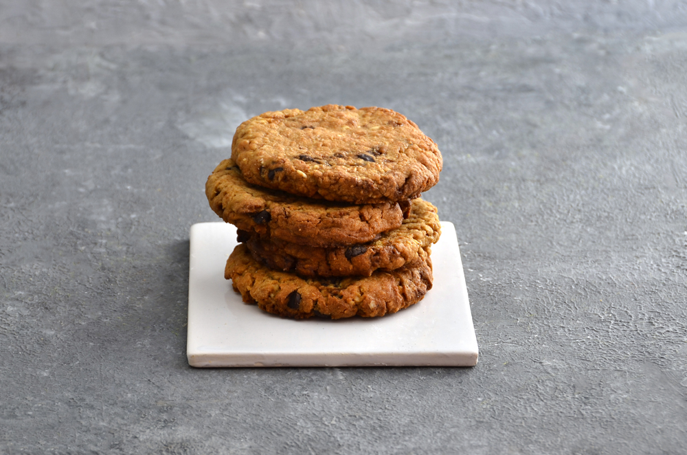 Cookie artesanal de avena y azúcar mascabo con chips de chocolate de Mada Patisserie en Belgrano, Buenos Aires