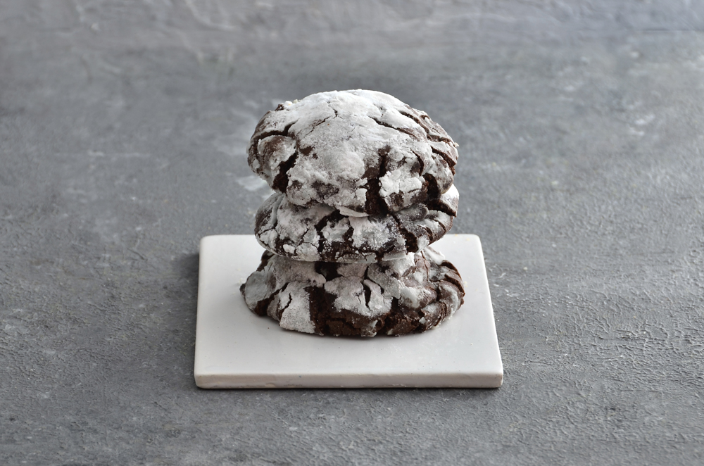 Cookie craquelada de chocolate intenso con centro de Nutella de Mada Patisserie en Belgrano, Buenos Aires