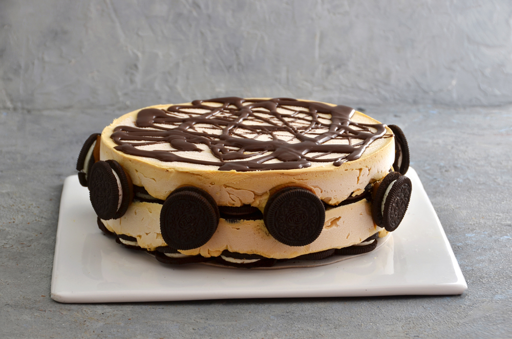Torta Cheesecake de dulce de leche con base y decoración de galletitas Oreo de Mada Patisserie en Belgrano, Buenos Aires