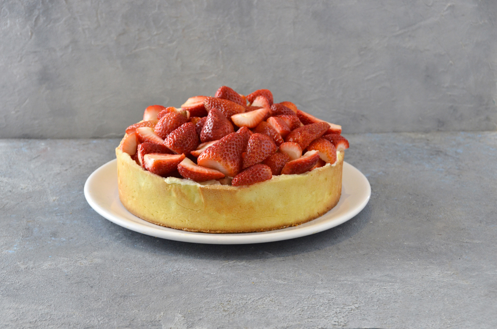 Torta clásica de frutillas con crema pastelera y masa sablée de Mada Patisserie en Belgrano, Buenos Aires