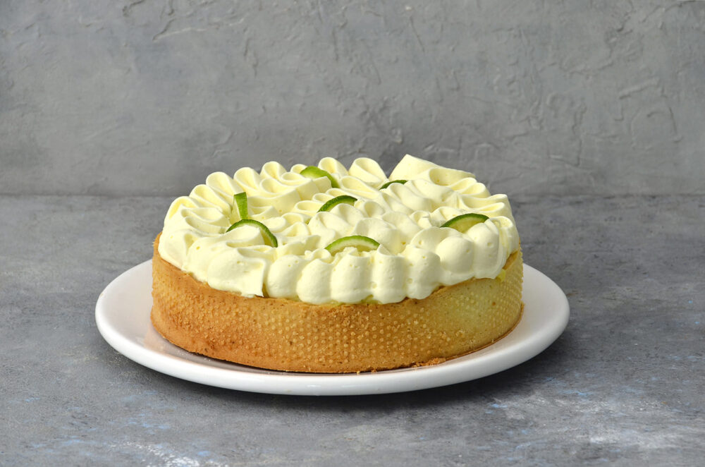 Torta Mada Pie de Mada Patisserie: base de masa sablée, curd de lima y crema con lima fresca en Belgrano, Buenos Aires.